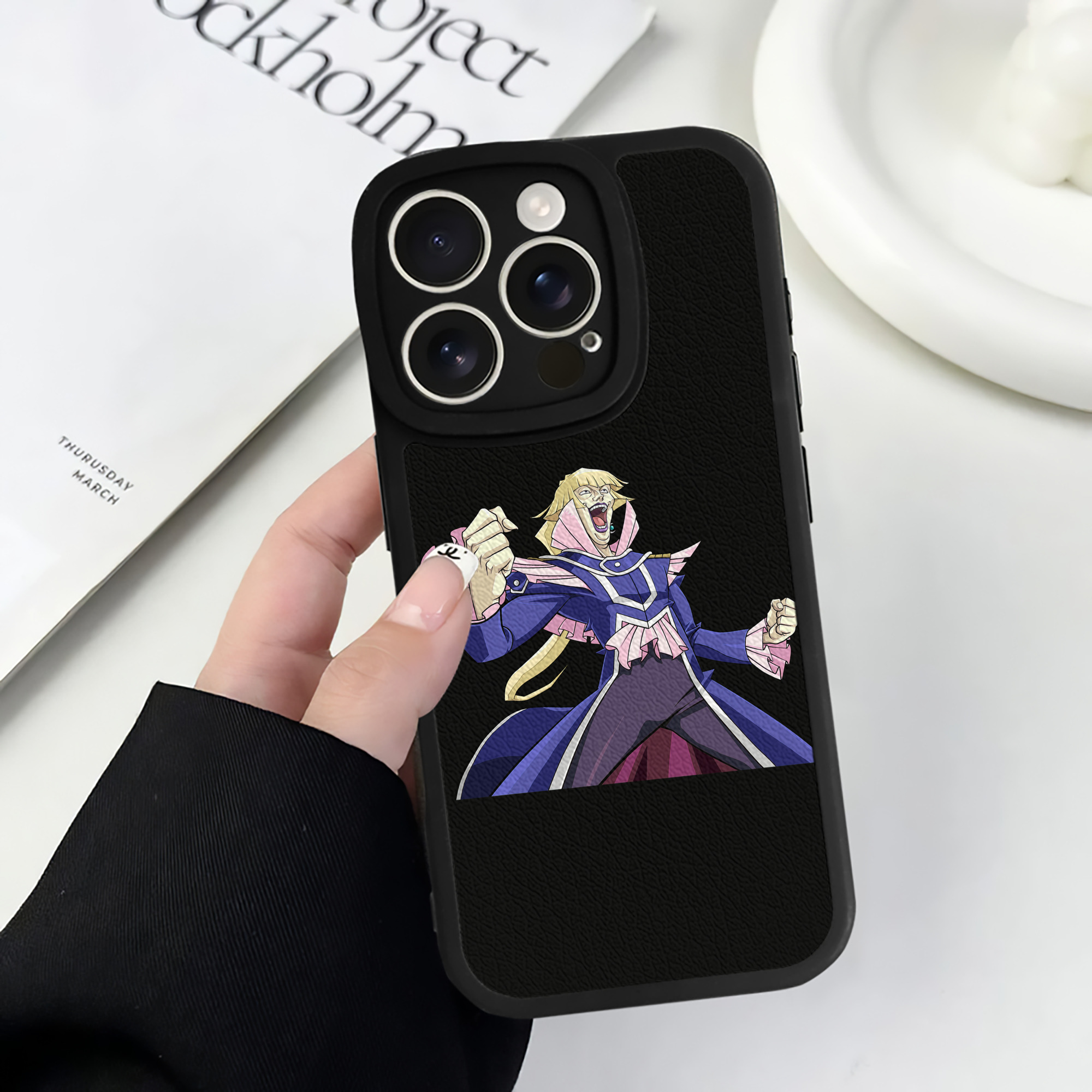 （画像用） 遊☆戯☆王 Yu-Gi-Oh! 【iPhone 16シリーズ対応】シリコンスマホケース（レザー調） 材質：シリコン